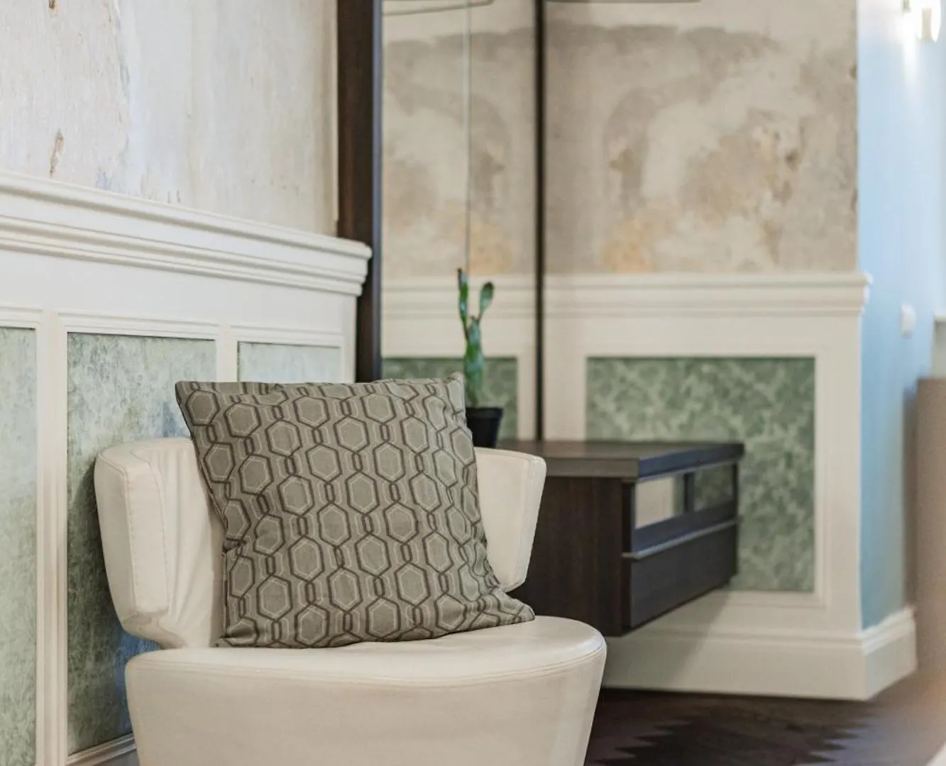 Luxury Designer Home In Center Of Vienna Apartment