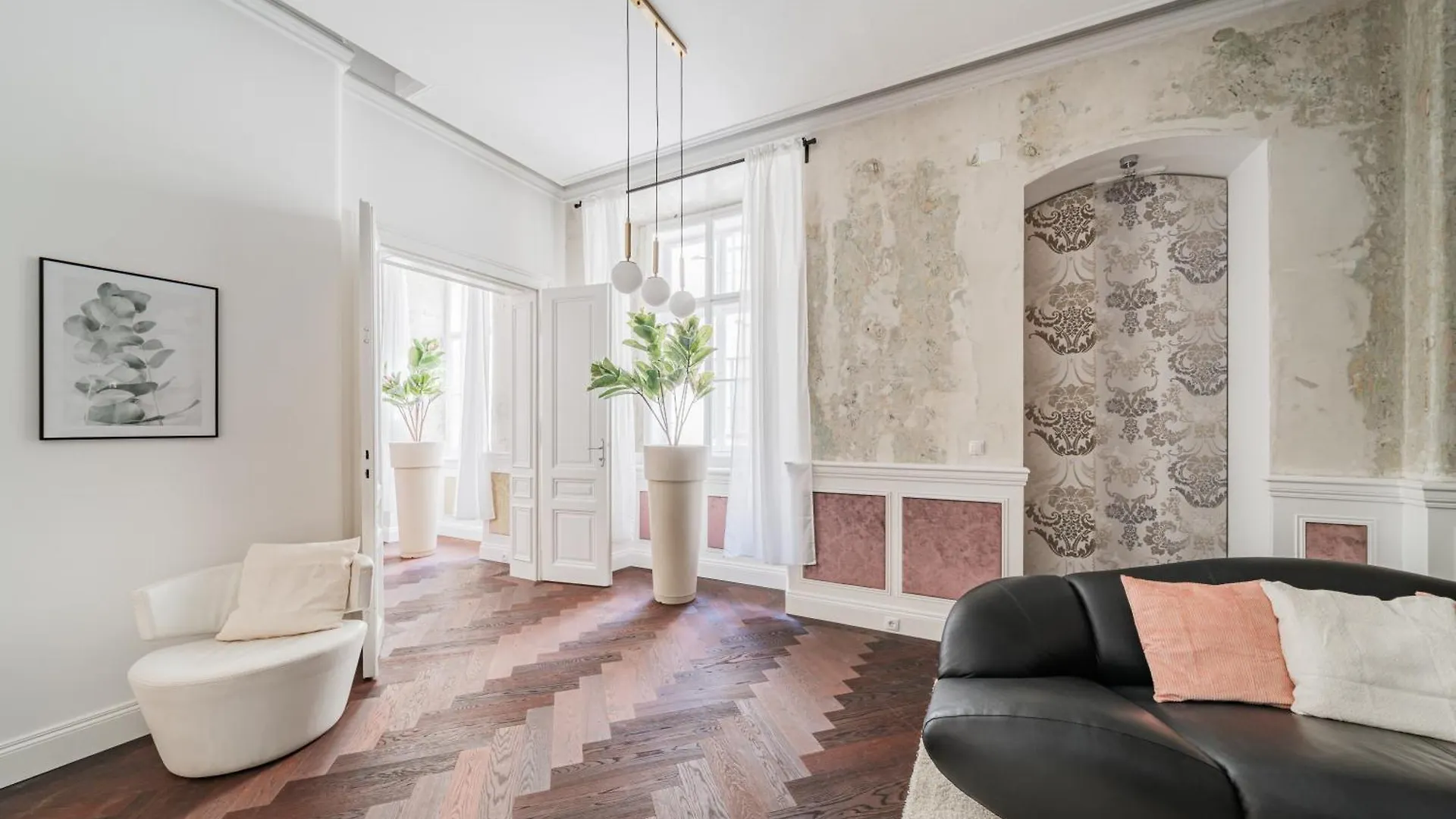 Luxury Designer Home In Center Of Vienna Apartment