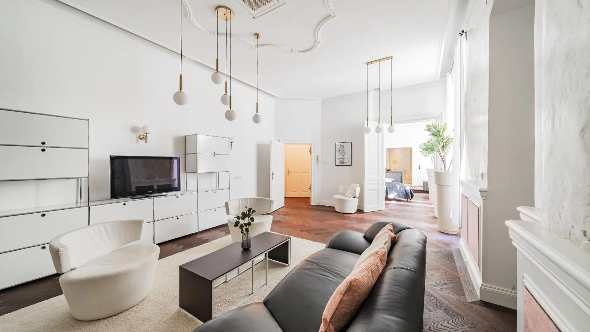 Luxury Designer Home In Center Of Vienna contacts