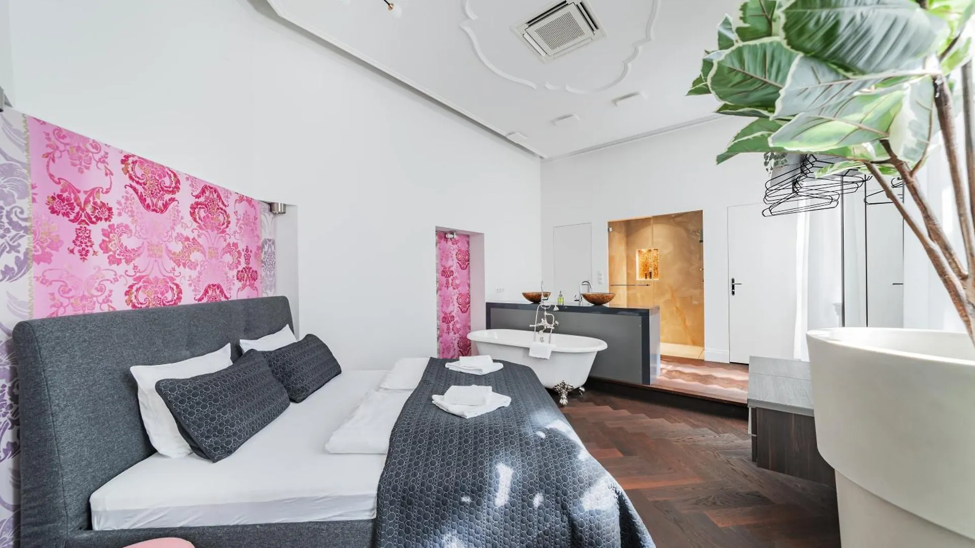 Apartment Luxury Designer Home In Center Of Vienna Austria