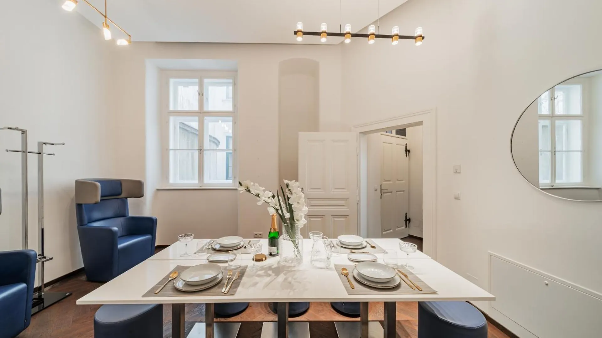 Luxury Designer Home In Center Of Vienna 0*,