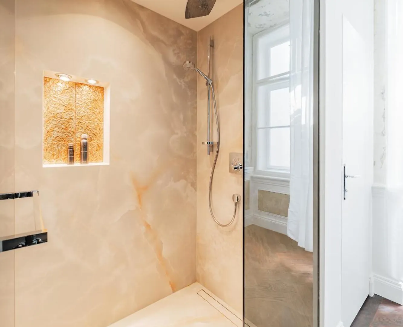 Luxury Designer Home In Center Of Vienna